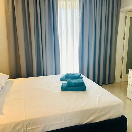 아파트 Seaview Penthouse 슬렌디