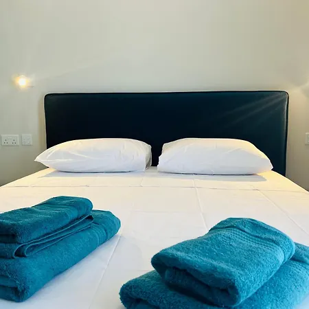 Seaview Penthouse 아파트 슬렌디