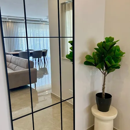 Seaview Penthouse 아파트 슬렌디